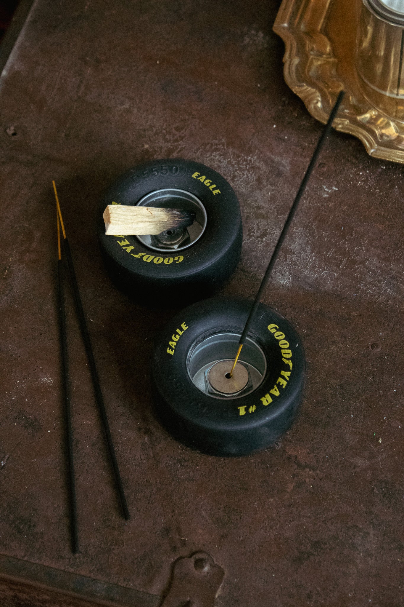 Tire incense tray